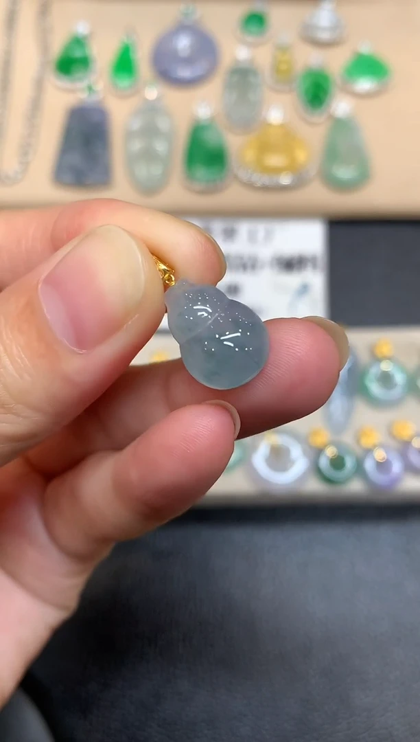 颈饰18K金镶嵌翡翠葫芦【无服务费多样性发其一