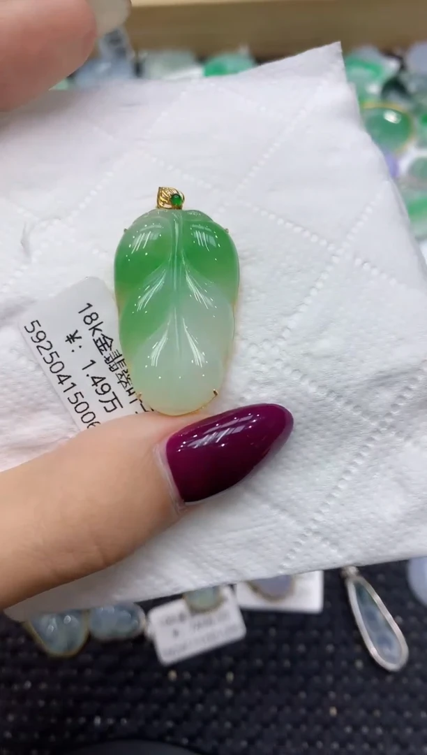 翡翠18K金镶嵌颈饰111111111111