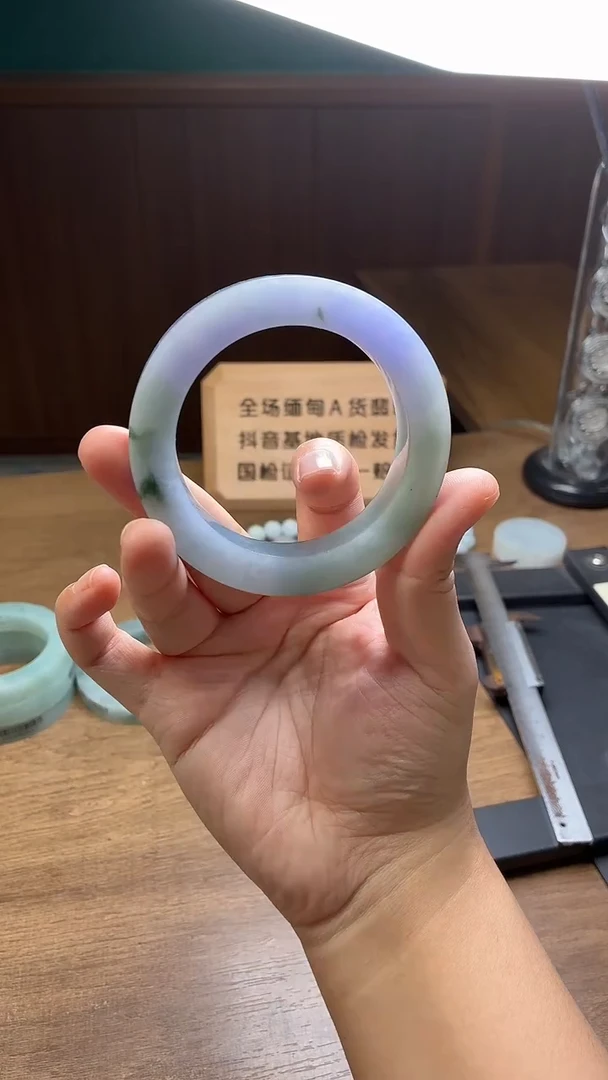 未镶嵌手镯定制翡翠北****险定制