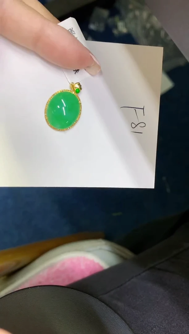 翡翠18K金镶嵌颈饰缅甸天然翡翠A货