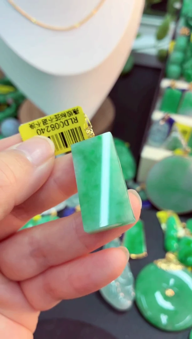 吊坠(不含链)18K金镶嵌翡翠挂件