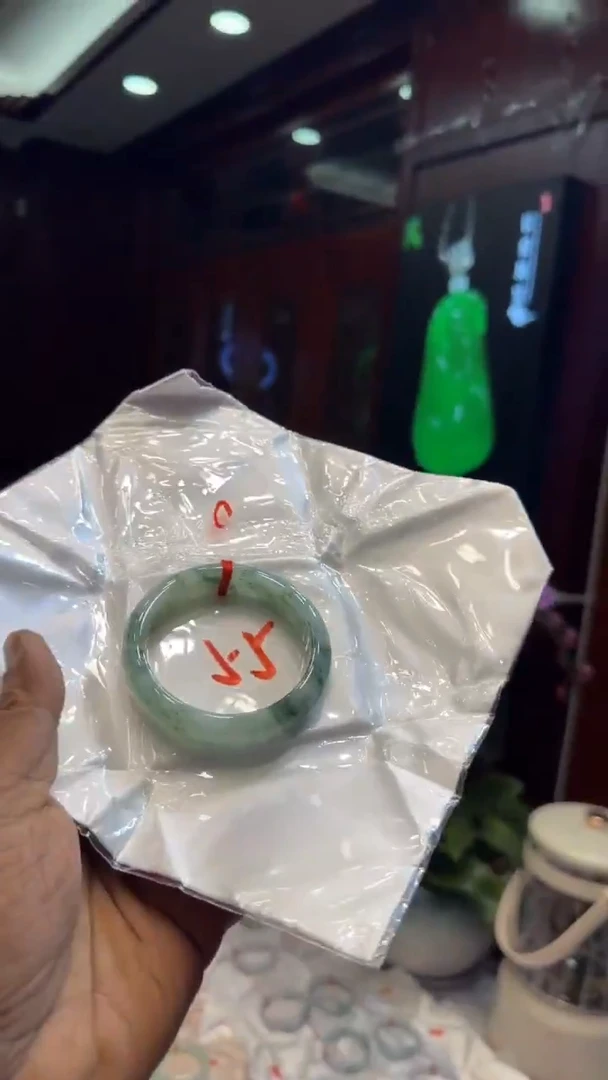 未镶嵌手镯翡翠手镯