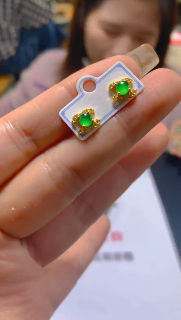 未镶嵌翡翠耳饰多样性发一