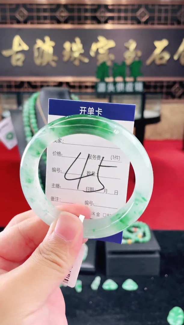 未镶嵌手镯石英质玉（非洲翠）微瑕介意勿拍