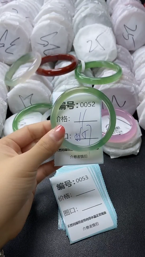 【闪购商品】玛瑙/玉髓手镯未镶嵌52