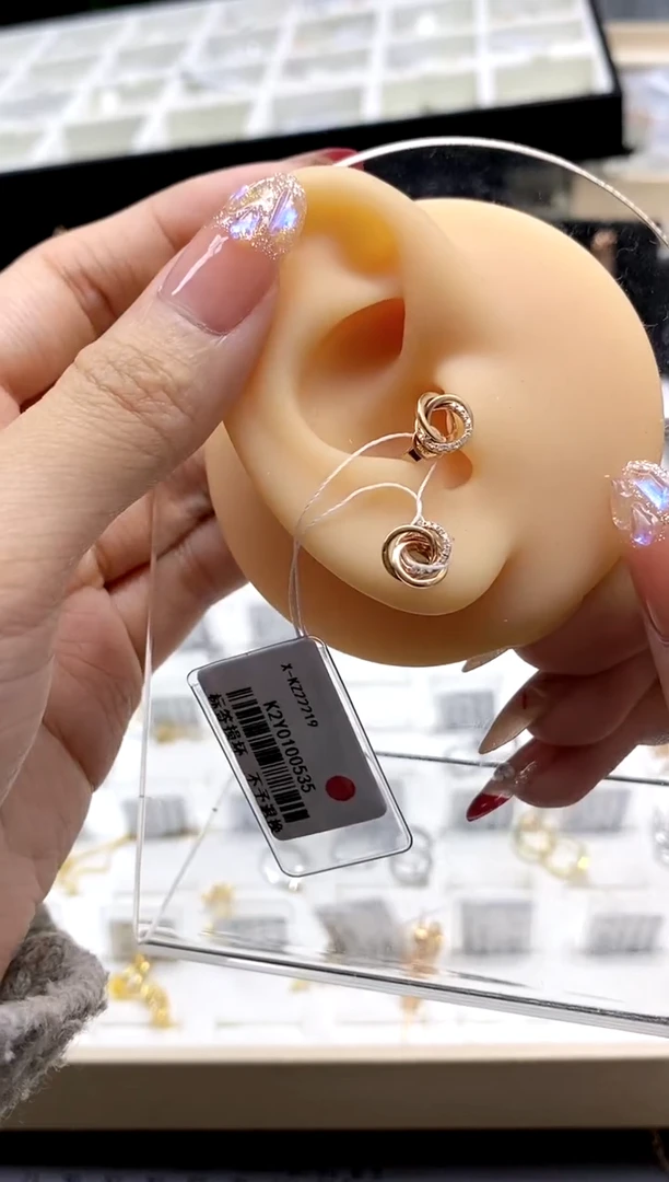 【闪购商品】钻石耳饰18K金镶嵌剪断标签不退不换