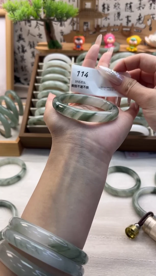 未镶嵌手镯石英质玉微瑕114