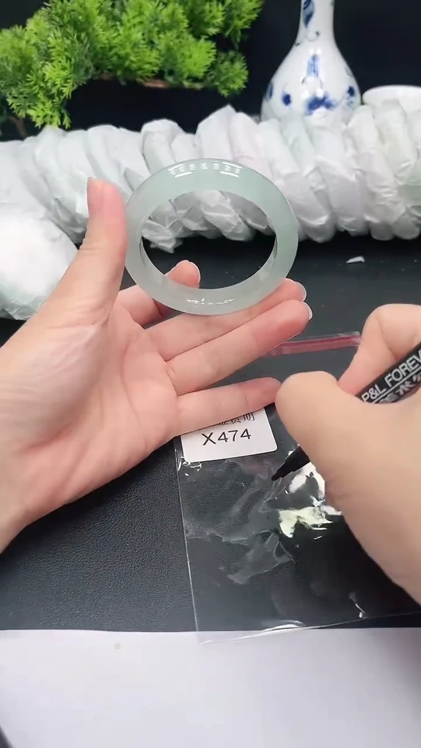 未镶嵌手镯翡翠474