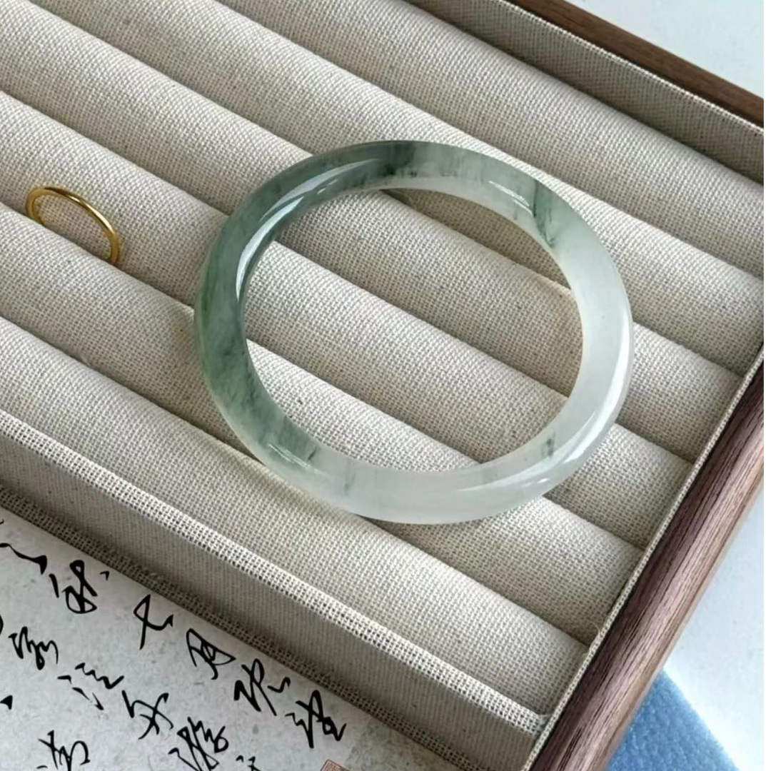 石英质玉手镯有色差介意勿拍编号：74