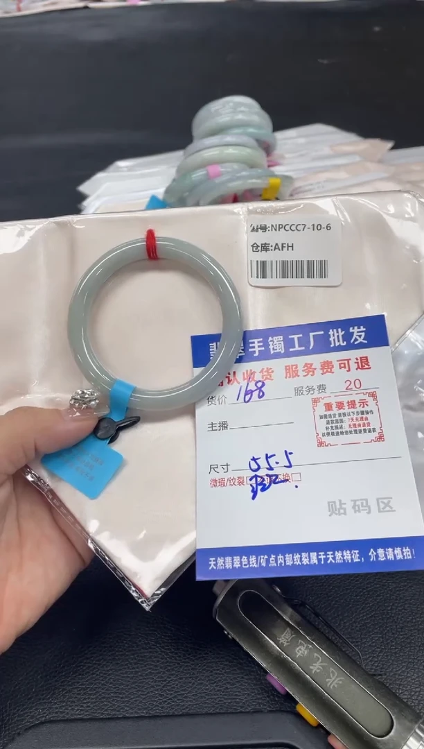 翡翠手镯未镶嵌?****✨翡翠手镯