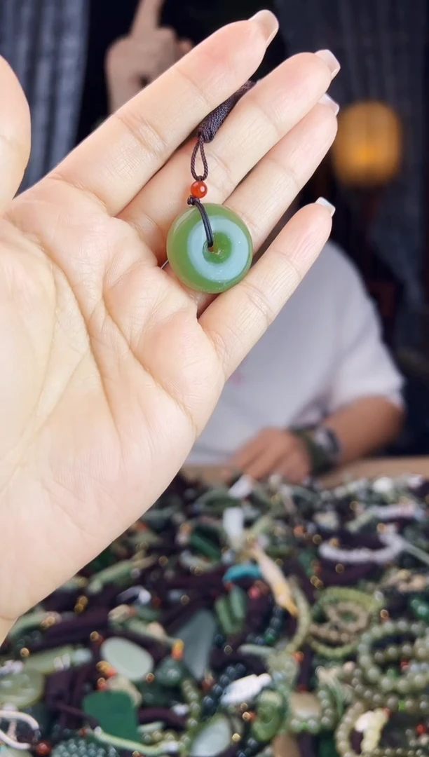 未镶嵌和田玉挂件1