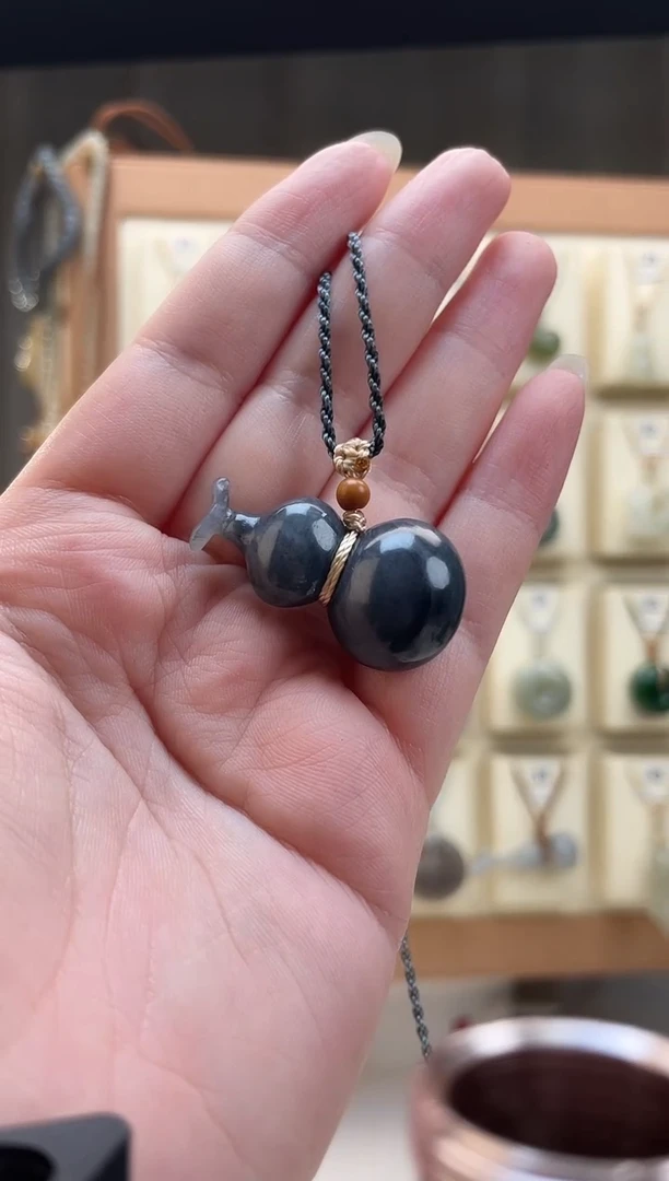 颈饰未镶嵌和田玉34.5*8毫米新疆青花葫芦