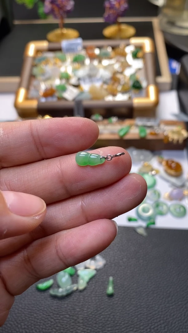 翡翠18K金镶嵌颈饰翡翠32770