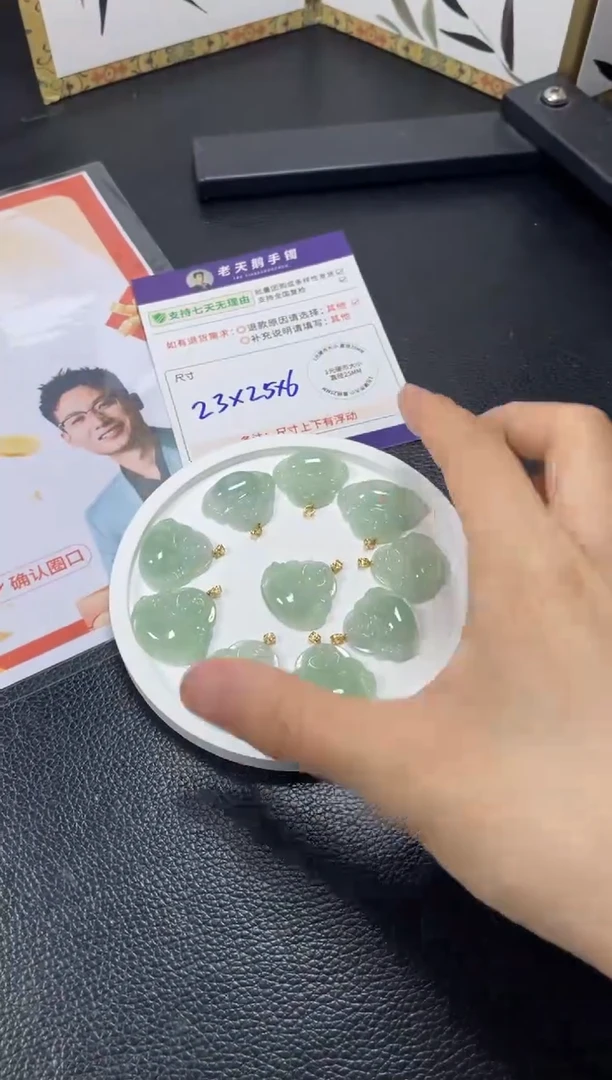 18K金镶嵌挂件翡翠【葡萄肉】佛公F8配绳/多样性发其一CP