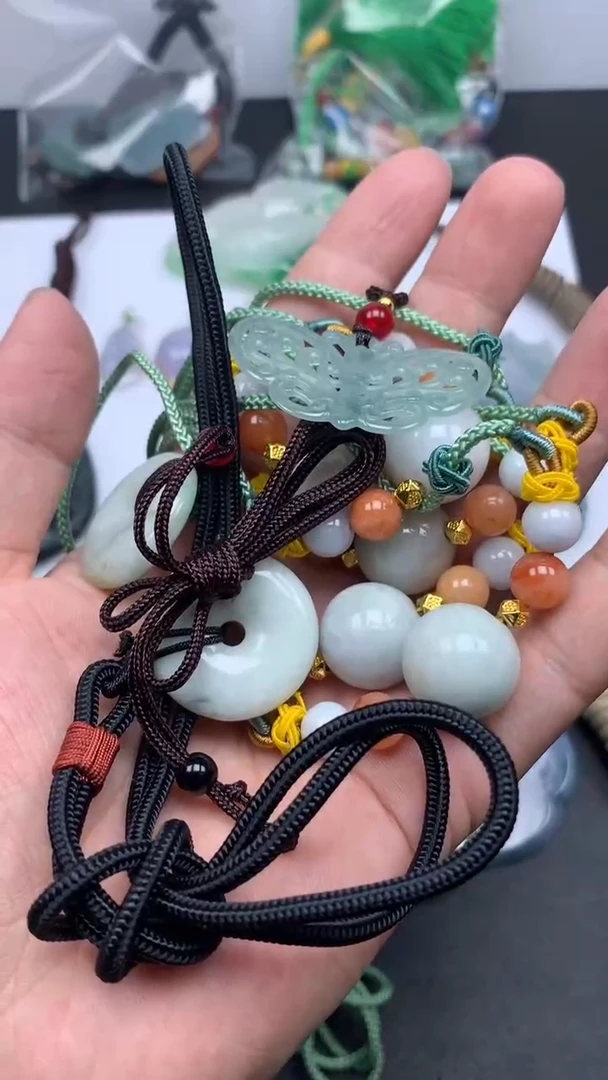 颈饰未镶嵌翡翠吊坠