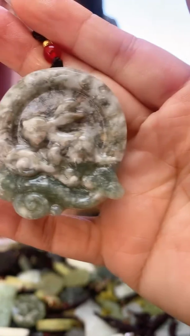 未镶嵌岫玉吊坠