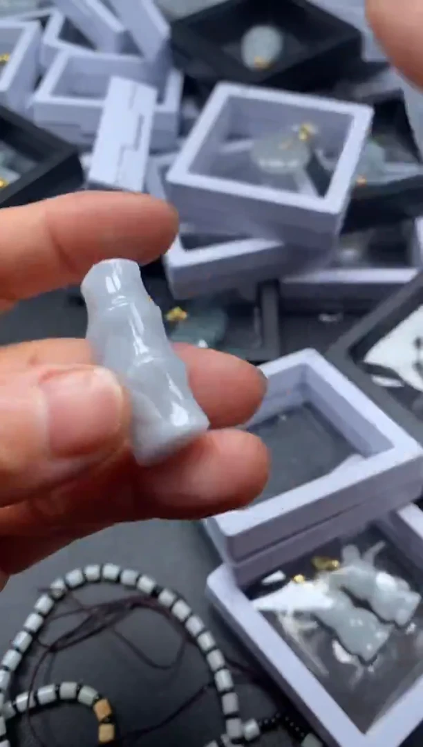 吊坠(不含链)未镶嵌翡翠3384