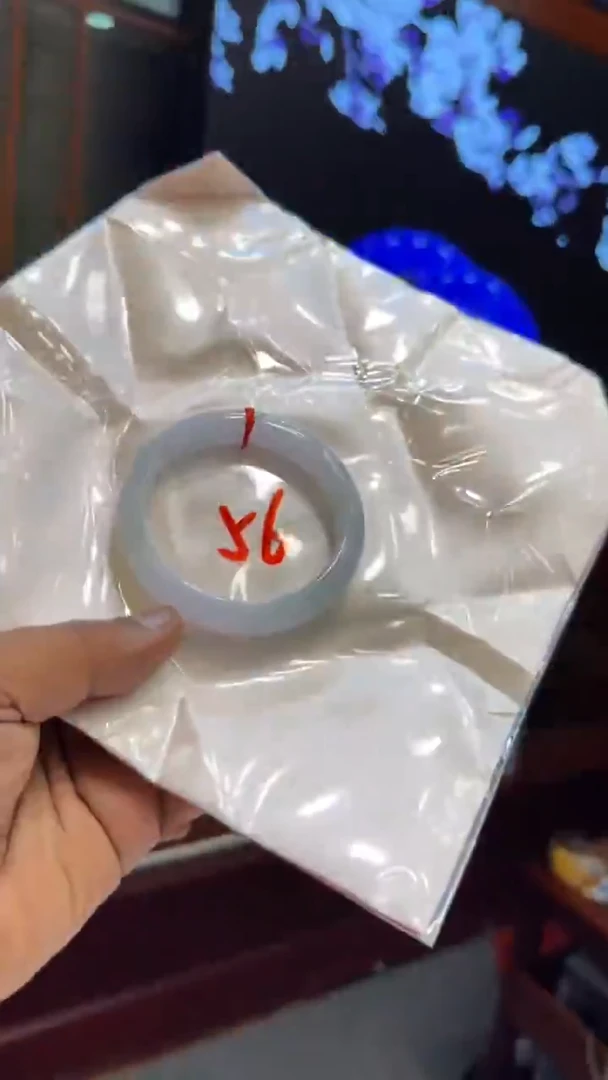 未镶嵌手镯翡翠手镯