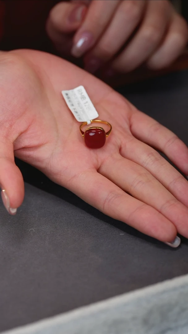18K金镶嵌南红玛瑙戒指原矿J-2-1