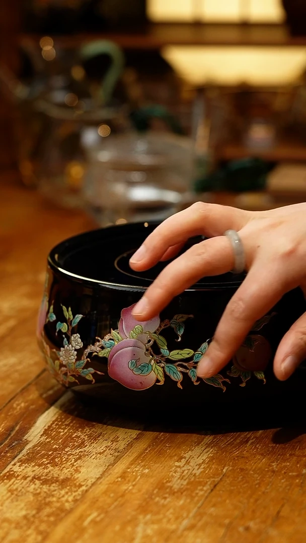 【闪购商品】莺歌烧/五桃献寿亮光黑地炉