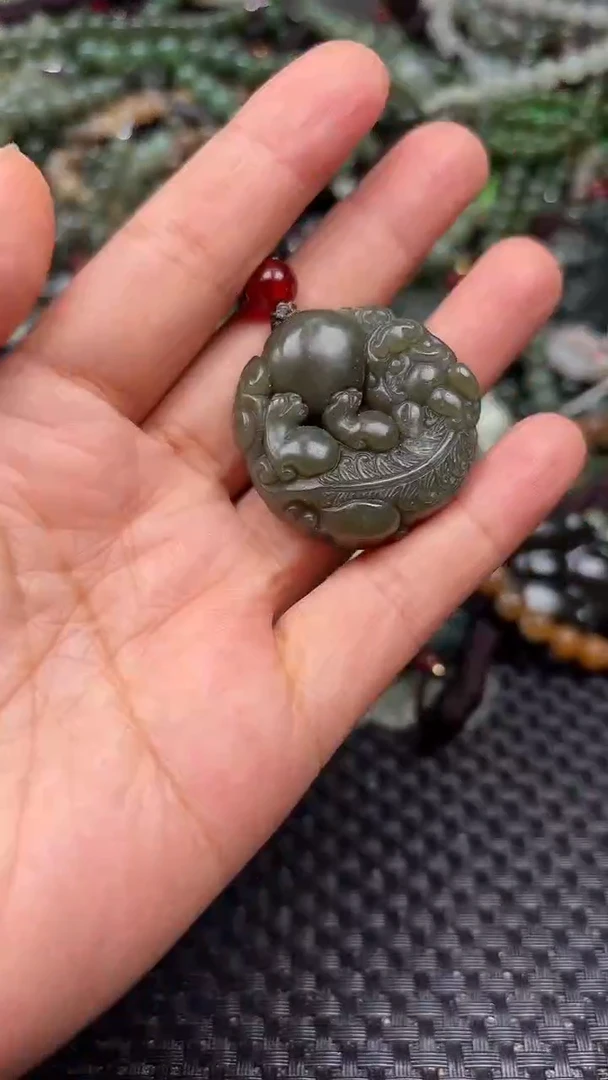 和田玉未镶嵌颈饰1