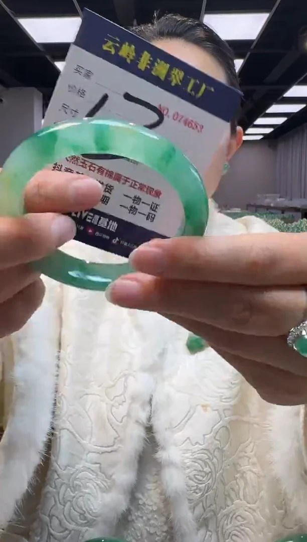 未镶嵌手镯石英质玉口径59.8-12.8-8.8