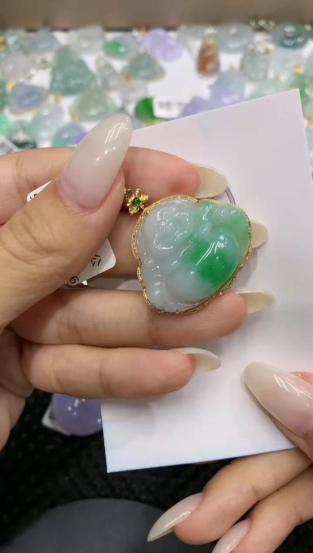 颈饰18K金镶嵌翡翠111111111111