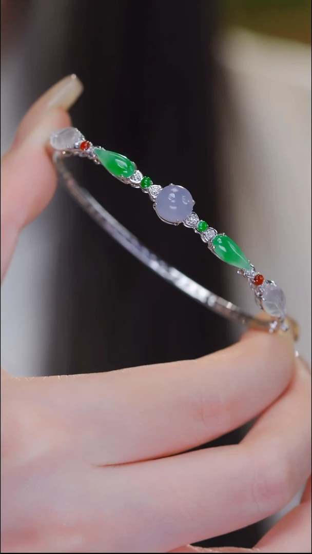 18K金镶嵌手镯翡翠53