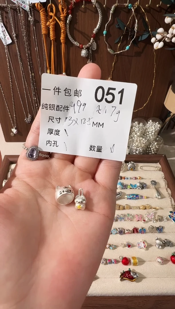 无足银珐琅彩小猫躲猫猫吊坠
