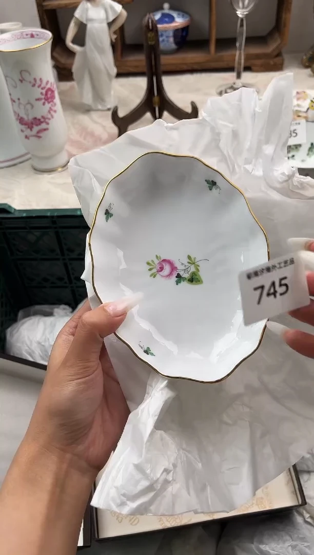 刘*臻B          745