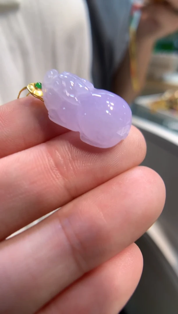 颈饰18K金镶嵌翡翠貔貅