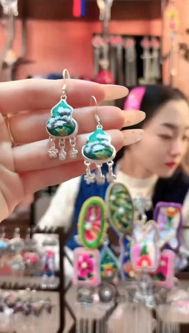 织绣云织谣民族风精美饰品 458