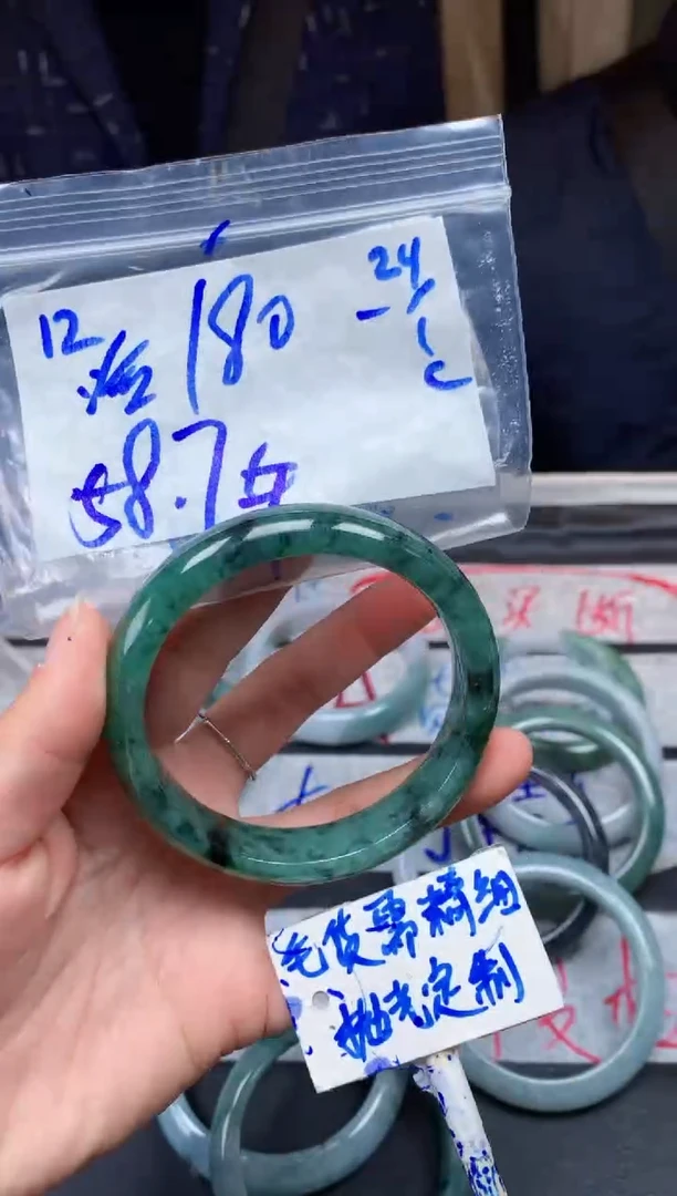 【闪购商品】定制翡翠未镶嵌12毛货需精细抛光手镯多样性拍一发一