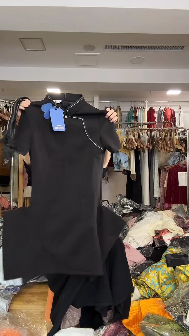 M       110        裙