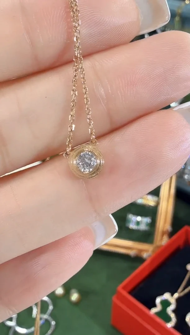 颈饰18K金镶嵌钻石项链