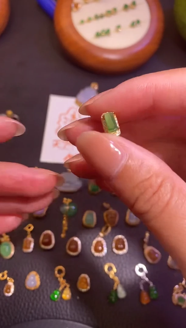 颈饰银S925镶嵌翡翠a货翡翠