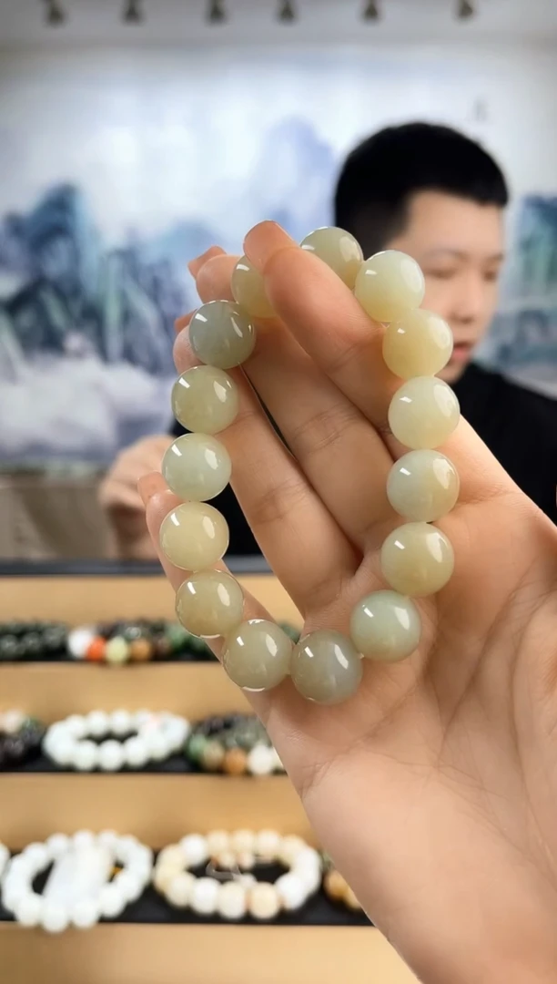 手串未镶嵌和田玉14mm左右且末飘糖
