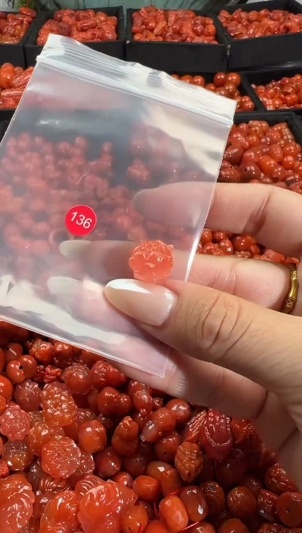 颈饰未镶嵌南红玛瑙1