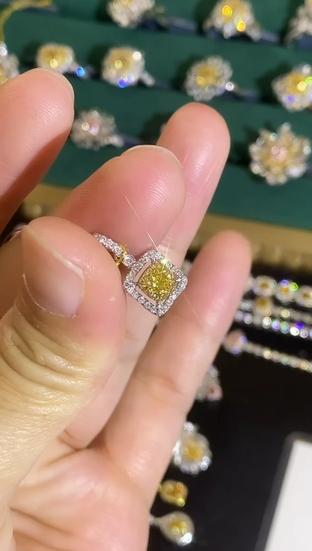 18K金镶嵌吊坠钻石886