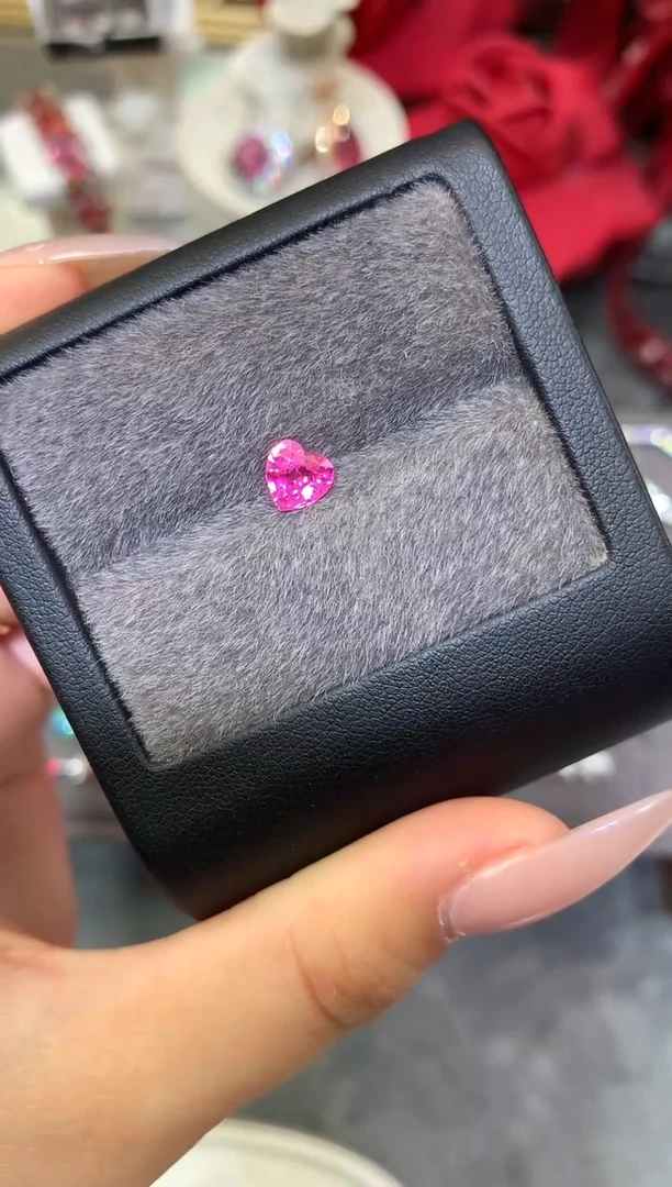 未镶嵌裸石定制尖晶石心形 热粉马亨盖尖晶  1.03ct