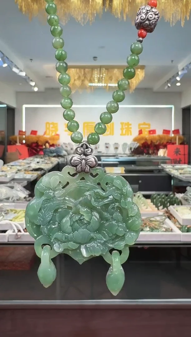 颈饰未镶嵌和田玉吊坠