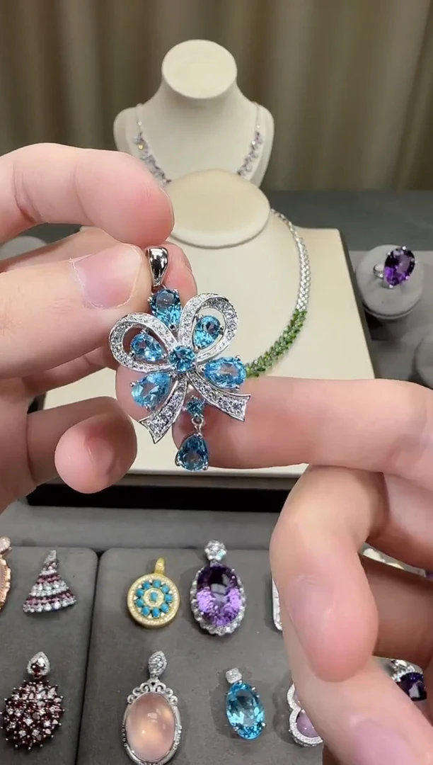 颈饰银S925镶嵌托帕石6*8mm吊坠蝴蝶设计款