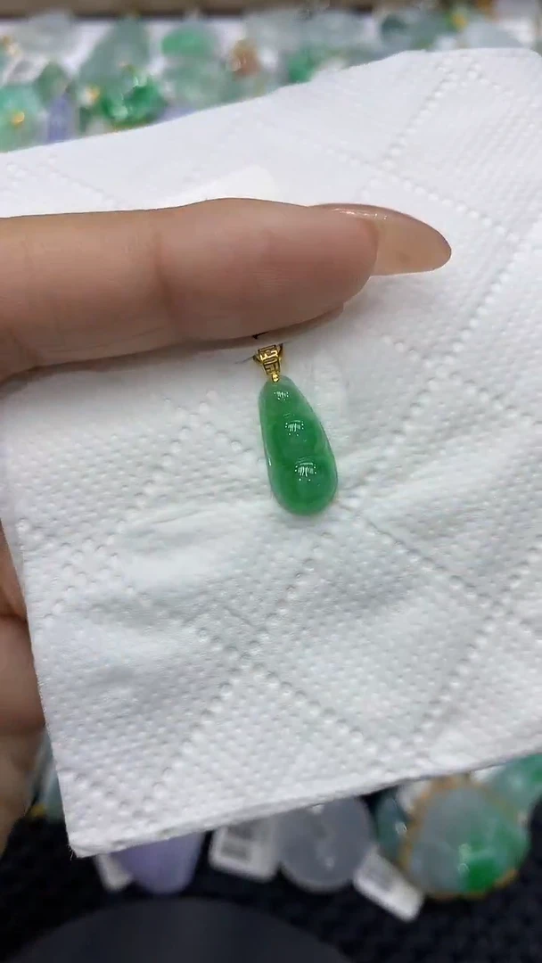 颈饰18K金镶嵌翡翠111111111111