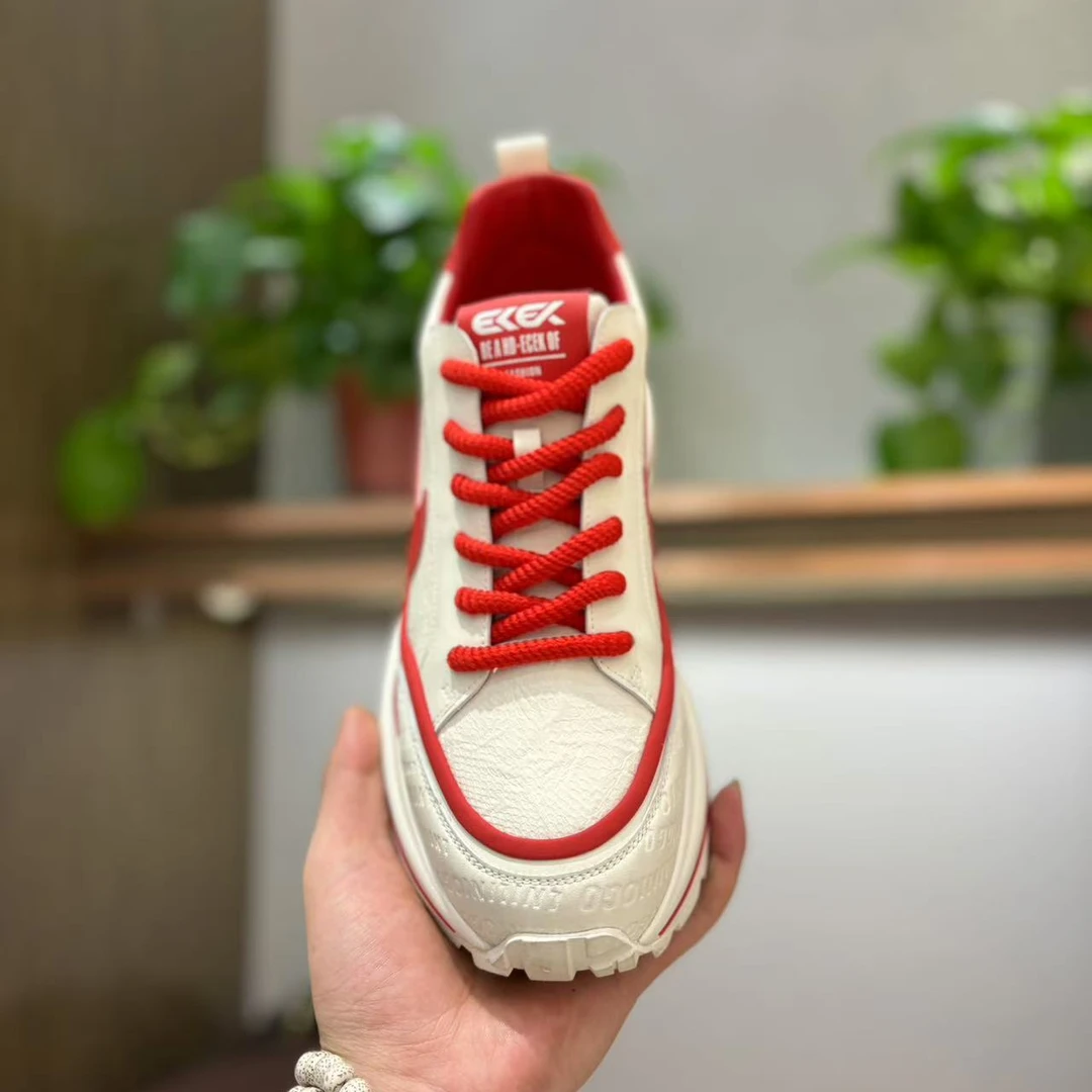 2025年早春新款潮流百搭舒适轻便透气精致轻奢男士潮鞋时尚休闲鞋