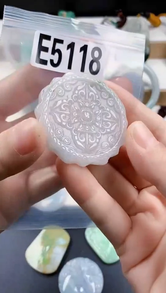 颈饰未镶嵌翡翠天然翡翠吊坠挂件