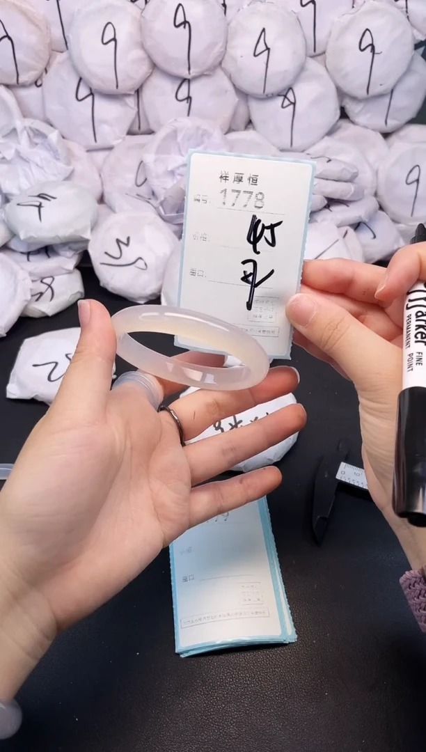 玛瑙/玉髓手镯未镶嵌1778