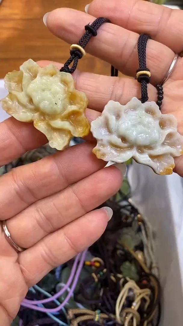 未镶嵌蛇纹石玉花多样性发货其中之一