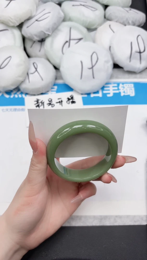 未镶嵌手镯石英质玉392-54