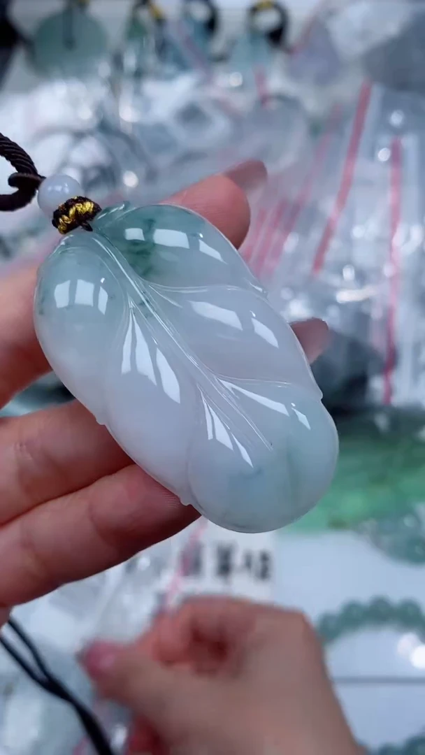 颈饰未镶嵌翡翠吊坠