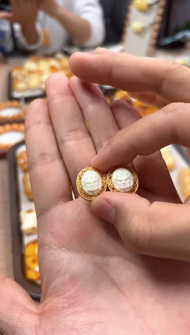 【闪购商品】蜜蜡裸石未镶嵌雕刻